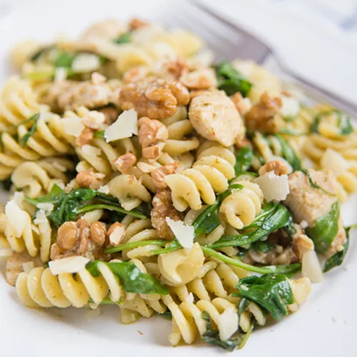 Pasta mit Hänchen-Brustfilet-Streifen