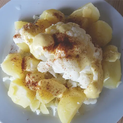 Blumenkohl auf Kartoffel mit Eier-Topping