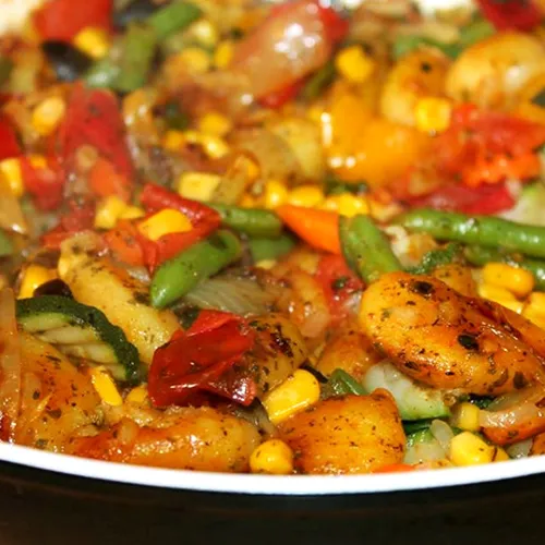 Gemüsepfanne mit  Gnocchi und Hähnchen-Brustfilet